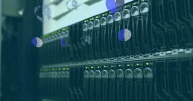 Bilgisayar sunucusu üzerinden istatistik kaydı ve veri işleme animasyonu. dijital arayüz, küresel teknoloji, bağlantı ve iletişim konsepti dijital olarak oluşturulmuş video.