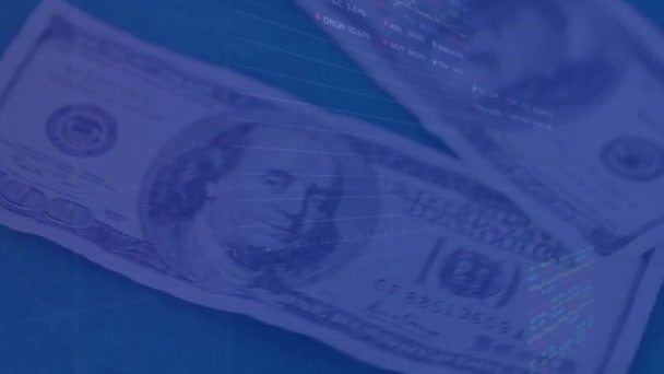 Animace zpracování finančních dat nad americkými dolarovými bankovkami. globální koncepce podnikání a financí digitálně generované video.