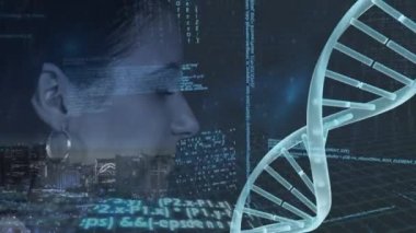 DNA iplikçiklerinin dönmesi ve gözleri kapalı bir kadının üzerindeki veri işlemesi. küresel tıp, veri işleme ve teknoloji konsepti dijital olarak oluşturulmuş video.