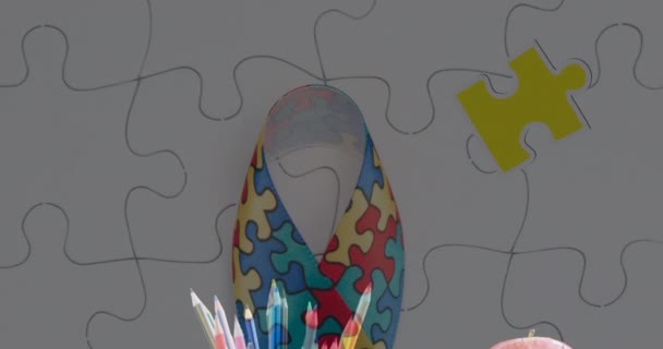 Animation Puzzles Tombant Sur Ruban Formé Puzzles Crayons Couleur Pile — Video