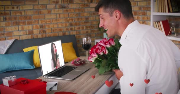 Ícones Coração Vermelho Sobre Homem Caucasiano Segurando Buquê Flores Enquanto — Vídeo de Stock