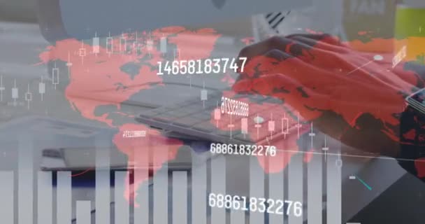 Tratamiento Datos Financieros Contra Sección Media Persona Que Utiliza Ordenador — Vídeo de stock