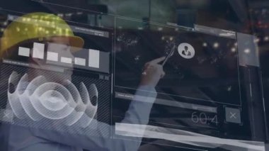 Depo nakliye merkezinde çalışan bir kadının veri işleme animasyonu. küresel sevkiyat, dağıtım ve çevrimiçi alışveriş konsepti dijital olarak oluşturulmuş video.