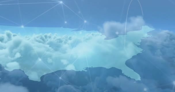 Netwerk Van Verbindingen Wereldkaart Tegen Wolken Lucht Wereldwijd Netwerk Cloudopslag — Stockvideo