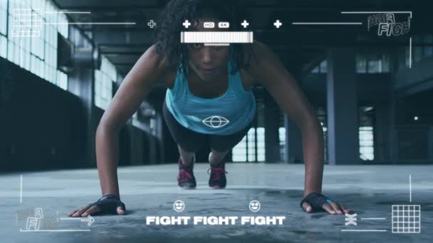 Цифровая Анимация Интерфейса Видеоигры Против Женщины Выполняющей Упражнение Отжимания Интерфейс — стоковое видео
