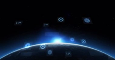 Dünya üzerindeki parlayan ufuktaki ekranlarda tarama ve veri işleme dürbünlerinin animasyonu. küresel bağlantı ve dijital arayüz konsepti dijital olarak oluşturulmuş video.