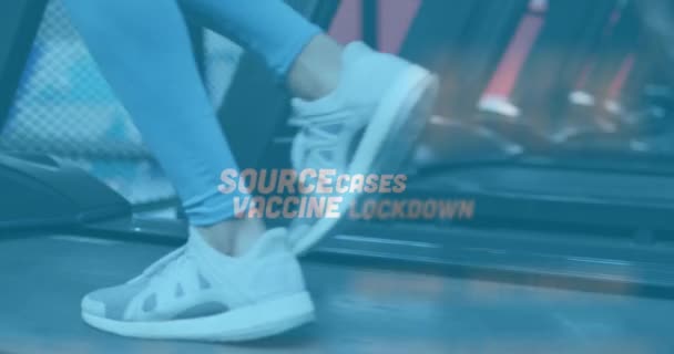 Coronavirus Konzepttexte Gegen Frauen Die Fitnessstudio Auf Dem Laufband Laufen — Stockvideo