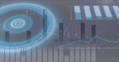 Karanlık arkaplanda hareket eden grafik ve grafiklerle parlayan arayüzün animasyonu. iletişim teknolojisi dijital arayüz kavramı, dijital olarak oluşturulmuş video.