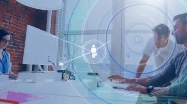 Bağlantı ağının animasyonu, ofiste çalışan iş adamlarını tarama. küresel iş, finans ve ağ konsepti dijital olarak oluşturulmuş video.