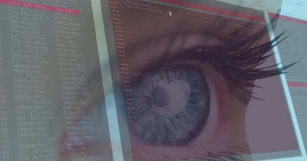 インターフェイスと高速スクロールデジタル情報を持つ女性の青い目のアニメーション 通信技術デジタルインターフェースの概念デジタル生成されたビデオ — ストック動画