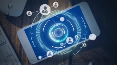 Akıllı telefondan tarama ve simgelerle bağlantı ağının animasyonu. küresel bağlantılar, teknoloji ve dijital arayüz konsepti dijital olarak oluşturulmuş video.