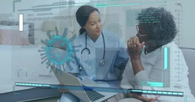 Coperid 19 hücre animasyonu ve yaşlı bir hastayla kadın doktor üzerinde tıbbi veri işleme. küresel koronavirüs salgını konsepti dijital olarak oluşturulmuş video.