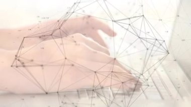 Laptop klavyesinde yazan kişi üzerinden bağlantı ağının animasyonu. küresel bağlantılar, teknoloji ve dijital arayüz konsepti dijital olarak oluşturulmuş video.