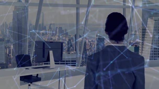 背景下现代办公室女商人关系网的动画化 全球连接 技术和数字接口概念数字生成的视频 — 图库视频影像