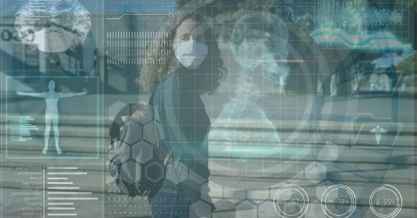 Exploración Corporal Sobre Mujer Caucásica Una Ciudad Coronavirus Concepto Tecnología — Foto de Stock