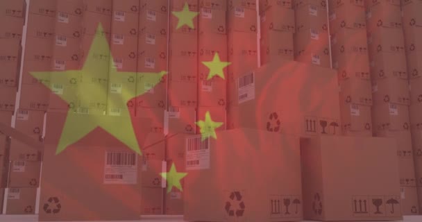Animering Kinesisk Flagga Viftar Över Stapeln Kartonger Bakgrunden Global Frakt — Stockvideo