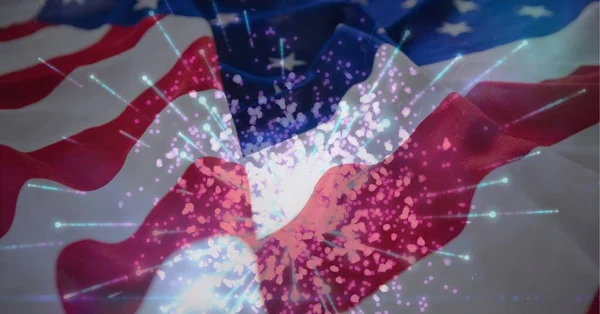 Samenstelling Van Vuurwerk Ontploft Boven Amerikaanse Vlag Achtergrond Amerikaans Patriottisme — Stockfoto