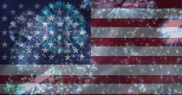 Samenstelling Van Vuurwerk Boven Amerikaanse Vlag Achtergrond Amerikaans Patriottisme Viering — Stockfoto