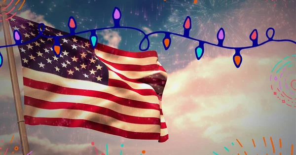 Composición Luces Hadas Sobre Bandera Americana Con Nubes Cielo Azul — Foto de Stock
