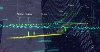 Modern şehir manzarası üzerinde finansal veri işleme animasyonu. küresel işletme ve finansman kavramı dijital olarak oluşturulmuş video.