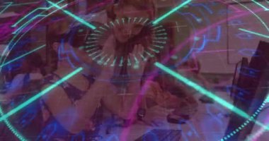 Okulda VR kulaklık takan beyaz bir kıza karşı neon dürbün tarayıcısı. eğitim ve teknoloji kavramı