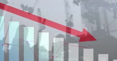 İnşaat alanının üzerine inen kırmızı okla finansal veri işleme animasyonu. küresel iş ve finans, dijital olarak üretilen teknoloji konsepti.