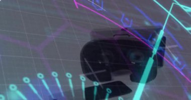 Akıllı telefon ve beyaz yüzey video kameralarına karşı neon dürbün tarayıcısında ışık izleri var. bilgisayar arayüzü ve teknoloji kavramı