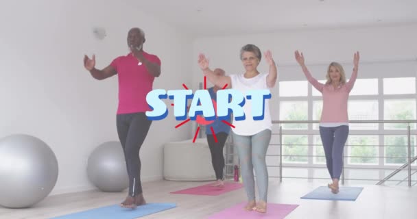 Starta Text Mot Två Äldre Olika Par Utför Stretching Motion — Stockvideo