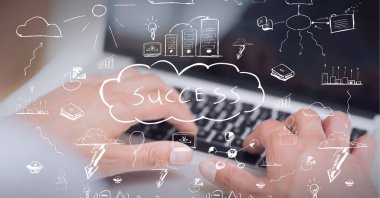 Dizüstü bilgisayarın klavyesinde yazan insan yerine dijital simgelerle dolu başarı dünyasının kompozisyonu. küresel teknoloji ve dijital arayüz kavramı dijital olarak oluşturulmuş görüntü.