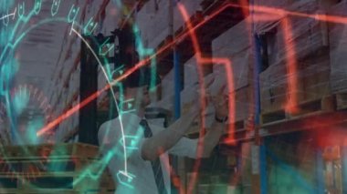 Depoda video kulaklık takan beyaz bir adam var mı diye taranıyor. bilgisayar arayüzü ve teknoloji kavramı