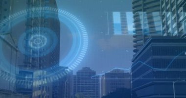 Modern binaların üzerindeki ekranlarda tarama ve veri işleme alanlarının animasyonu. küresel bağlantı, teknoloji ve dijital arayüz konsepti dijital olarak oluşturulmuş video.