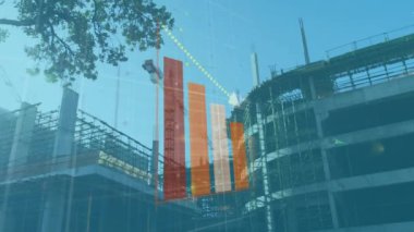 Arka planda inşaat alanında istatistiksel ve finansal veri işleme. küresel finans ve iş kavramı