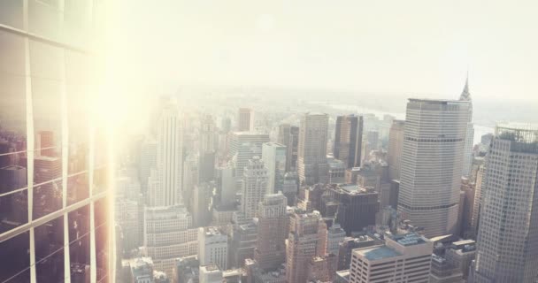 Paisaje Urbano Con Edificios Modernos Sol Reflejado Ventana Cielo Despejado — Vídeo de stock