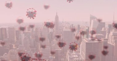Pembe arka planda şehrin üzerinde yüzen Coperid 19 hücrenin animasyonu. küresel koronavirüs covid 19 salgın konsepti dijital olarak oluşturulmuş video.
