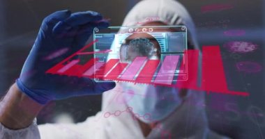 Takım elbiseli bilim adamının Coperid 19 hücresiyle ekranı tutmasının istatistikleri. küresel koronavirüs salgını, ilaç ve araştırma konsepti dijital olarak oluşturulmuş video.