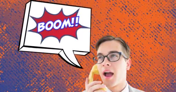 Animazione Uomo Sorridente Possesso Telefono Retrò Boom Testo Sulla Bolla — Video Stock