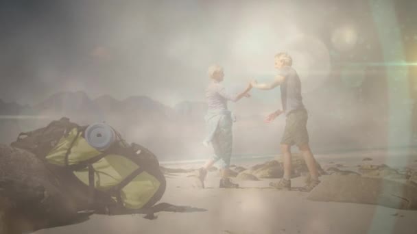 Felice Coppia Caucasica Anziani Escursioni Avendo Ballo Sulla Spiaggia Sopra — Video Stock