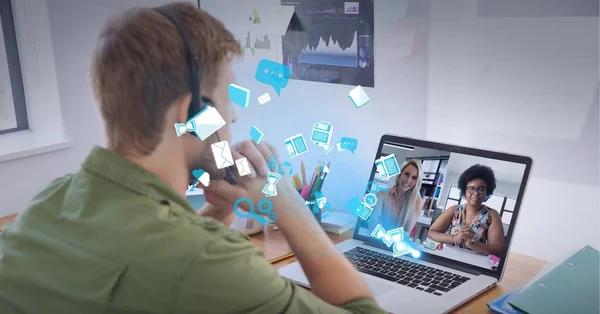 Композиція Цифрових Піктограм Над Бізнесменом Відеовиклику Ноутбука Глобальна Концепція Мереж — стокове фото