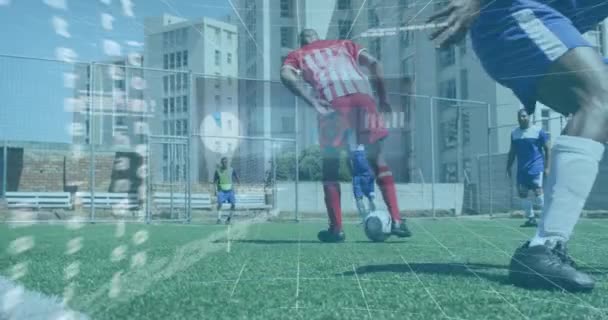 Digitale Interface Met Gegevensverwerking Tegen Twee Team Van Mannelijke Voetballers — Stockvideo