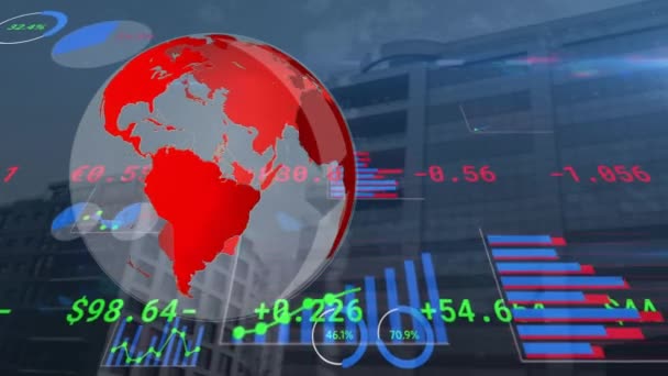 Animación Spinning Globo Procesamiento Datos Financieros Sobre Paisaje Urbano Edificio — Vídeo de stock