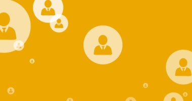 Turuncu arka planda hareket eden çevrimiçi beyaz insan simgelerinin canlandırılması. küresel ağ, teknoloji ve dijital arayüz kavramı dijital olarak oluşturulmuş video.