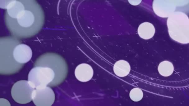 紫色の背景に白い斑点で白いマーカーとスコープスキャンのアニメーション 世界的なネットワーキング データ処理 デジタルインターフェースの概念デジタル生成されたビデオ — ストック動画