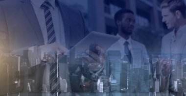 Şehir manzarası üzerinde çeşitli iş adamlarından oluşan bir grup. küresel iş, finans ve ağ konsepti dijital olarak oluşturulmuş görüntü.