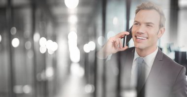 Kafkasyalı işadamının yerine modern ofis kompozisyonu. küresel iş, finans ve ağ konsepti dijital olarak oluşturulmuş görüntü.