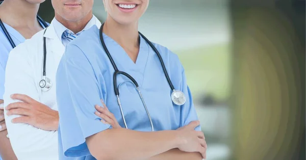 Sección Media Del Equipo Profesionales Médicos Trabajadores Salud Contra Hospital —  Fotos de Stock