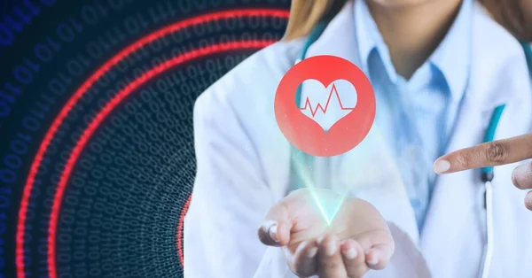 Σύνθεση Του Γυναικείου Γιατρού Χρησιμοποιώντας Εικονική Οθόνη Εικονίδιο Καρδιάς Πάνω — Φωτογραφία Αρχείου