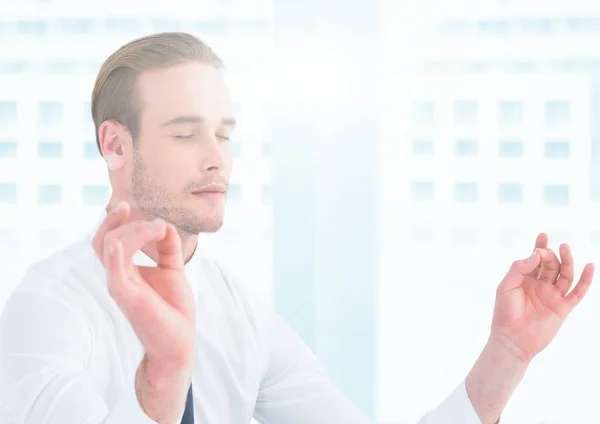 Samenstelling Van Zakenman Met Gesloten Ogen Mediterend Met Blauwe Lichtvlekken — Stockfoto