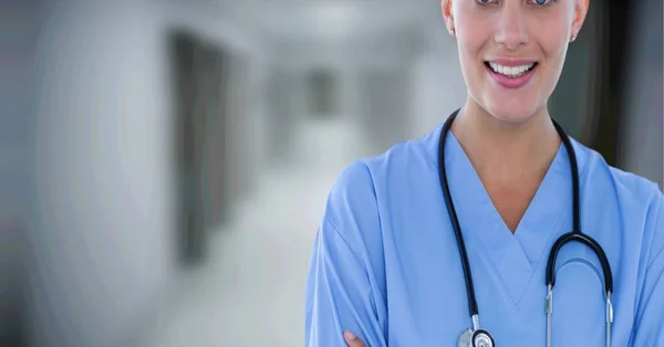 Női Sebész Középső Részének Összetétele Műtősköpenyben Sztetoszkóp Fénymásolótérrel Orvosi Egészségügyi — Stock Fotó