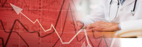 Sammansättning Ekonomisk Databehandling Över Manliga Läkare Skriva Medicin Och Hälso — Stockfoto
