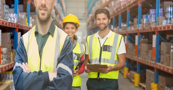 Sección Media Trabajador Caucásico Feliz Con Chaleco Amarillo Almacén Frente — Foto de Stock